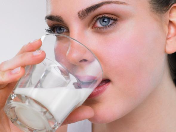 Uống sữa buổi sáng rất tốt cho cơ thể